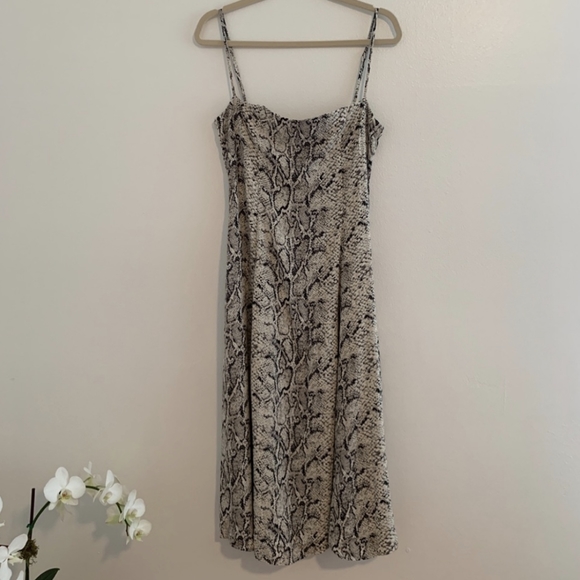 REFORMATION - Vollare Dress in Rattlesnake - Picture 9 of 14